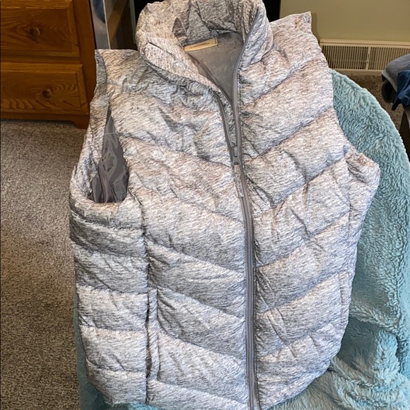 Gray vest - Picture 2 of 3